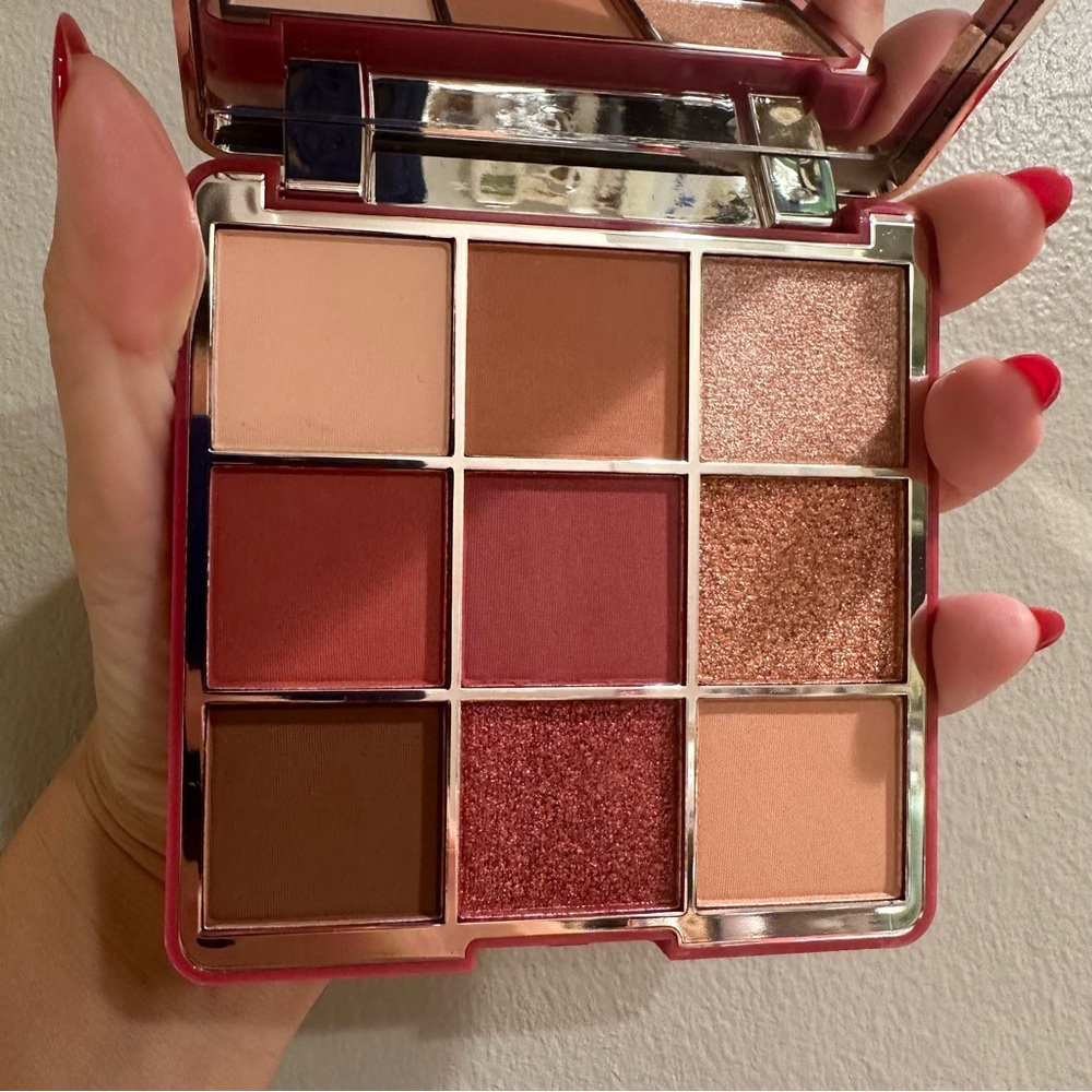 New CIATÉ LONDON Neutral eyeshadow Palette - Picture 3 of 3